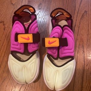 Nike Aqua Rift “Volt Fuchsia.”